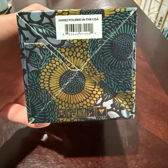 NWOT Voluspa French Cade Lavender Candle - Blue, Gold, Green - Picture 4 of 7